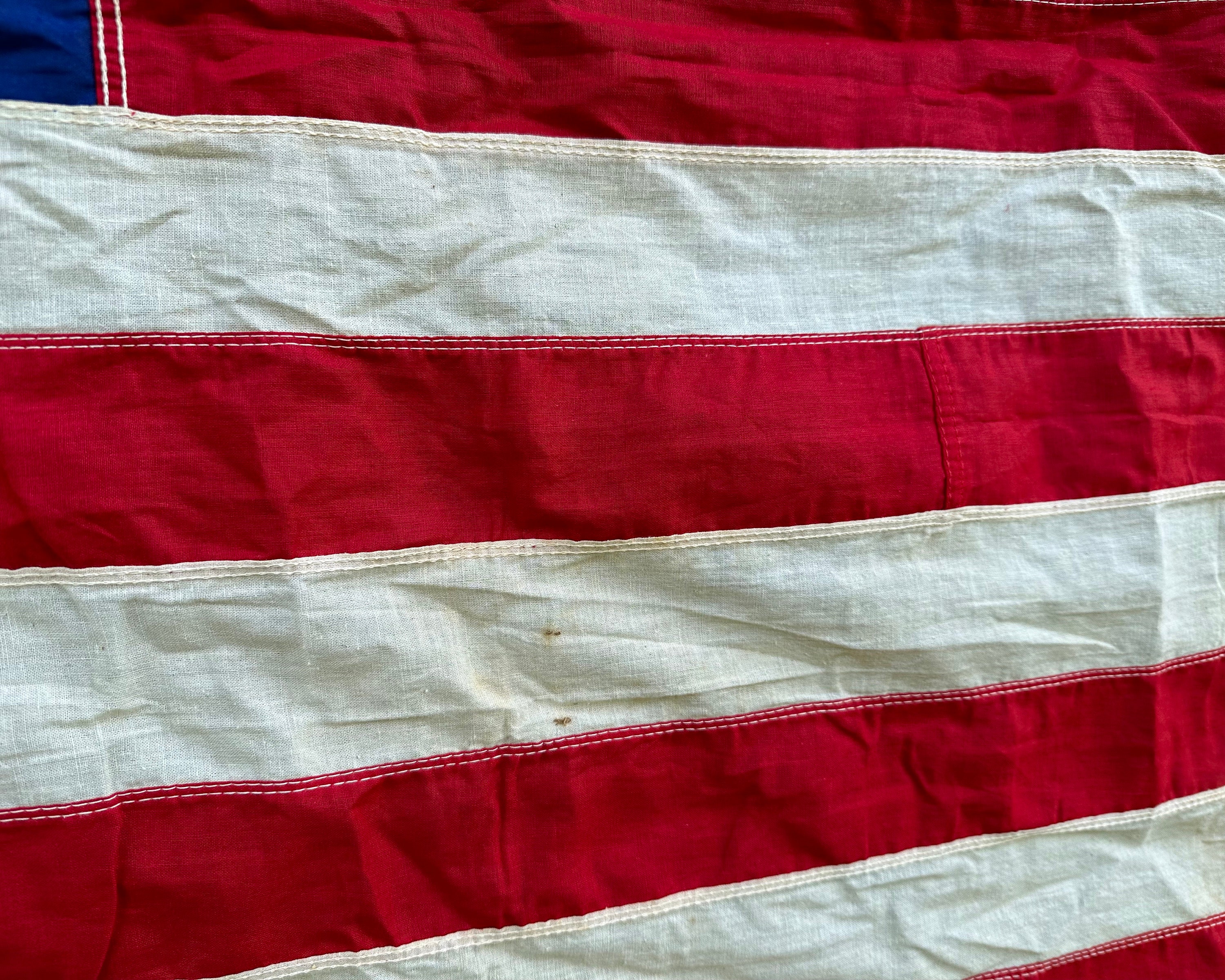 ヴィンテージ48星アメリカ国旗：アンティーク調の素朴な愛国心あふれる