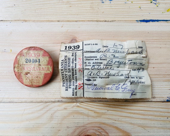 1939 Pennsylvania Resident Citizens Fishing License Button With Paper Pin  Back Old Fisherman Gifts Hat Pin PA Hunting Hunter Gift Idea Decor 