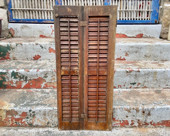 de madera antiguas puerta de persiana con persianas - México