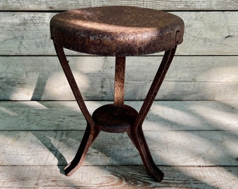 Metal Stool Industrial Rustic Metal Seat Milking Chair Farmhouse Antiques Home Decor Small Cute Little Seating Furniture Shabby Chic Vintage