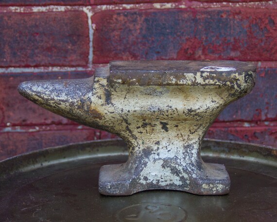 Antique 9 Lb Anvil Industrial Anvil Old Barn Find Rustic Home Etsy