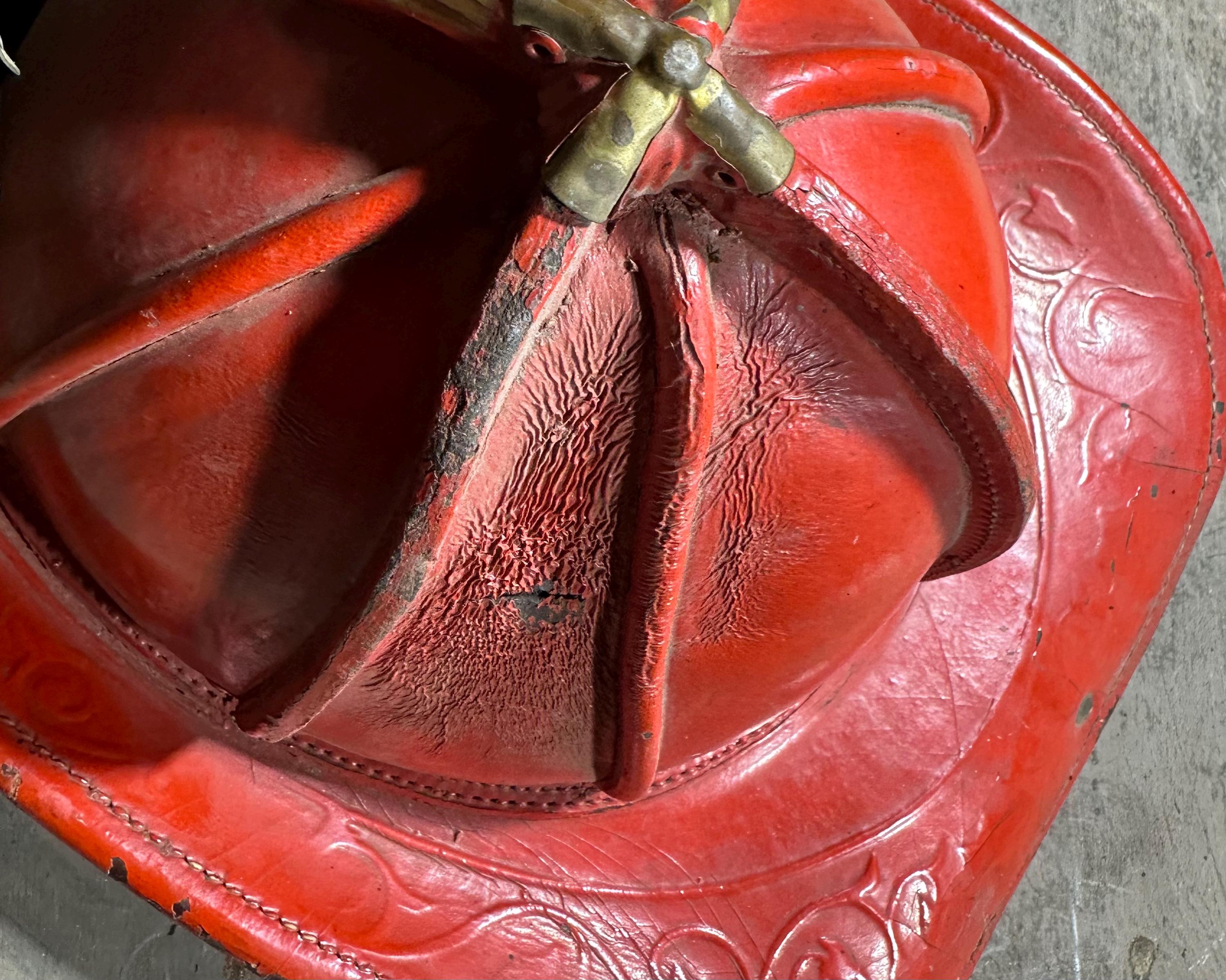 ヴィンテージ ケアンズ レザー 消防ヘルメット：ブルックスビル PCFD