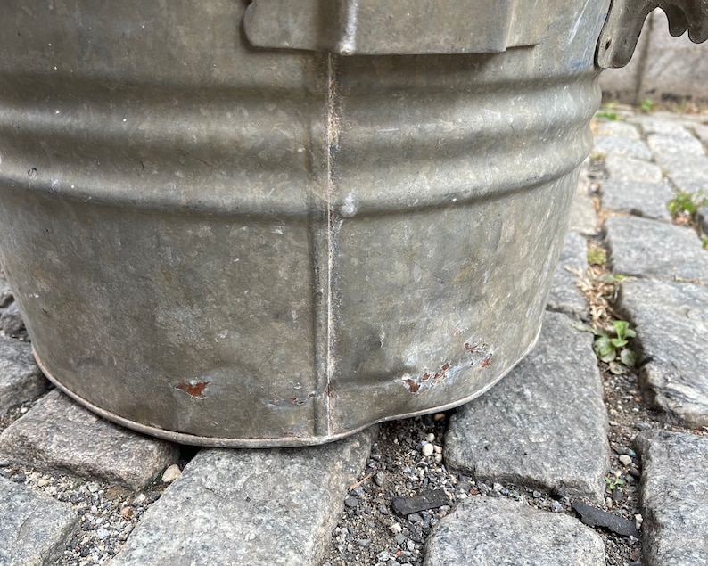 Antique Galvanized Wash Tub with Wooden Handles, Farm house Wash Basin, Large Round Planter, Metal Bucket, Outdoor Garden Decorations 画像 8