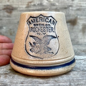 Antiker Steingut Streichholzhalter: American Brass Co. Rochester NY Bremeriana