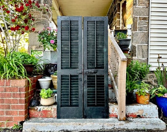 Antike schwarze Jalousien-Fensterläden: Pennsylvania Architektonische Bergung (63x15,5)