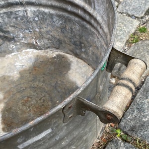 Antique Galvanized Wash Tub with Wooden Handles, Farm house Wash Basin, Large Round Planter, Metal Bucket, Outdoor Garden Decorations image 5