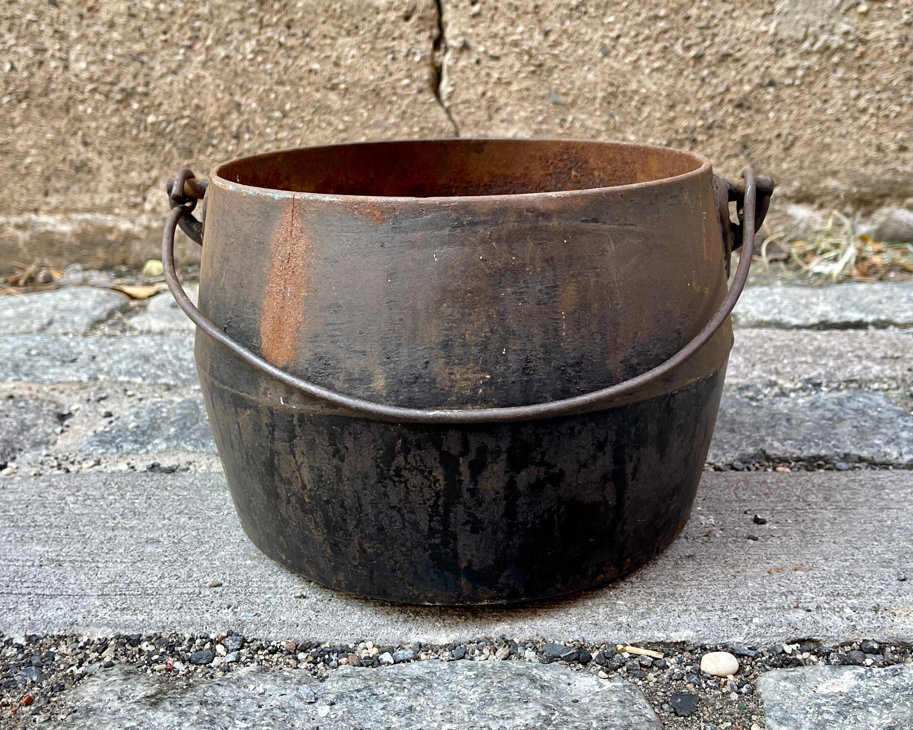 ANTIQUE CAST IRON Cauldron, Gate Marks, Wash Pot, Footed Pot, Yard