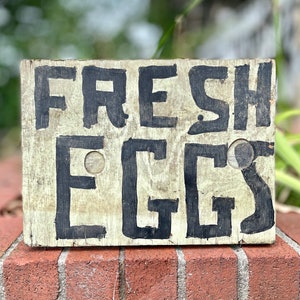 Vintage FRESH EGGS Sign, Primitive Wooden Folk Art Old Green Grungy Paint, Farmhouse Farm Stand Advertising Trade Sign, Country Store Decor