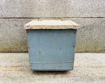 Boîte à lait en bois bleue antique : glacière isotherme de ferme