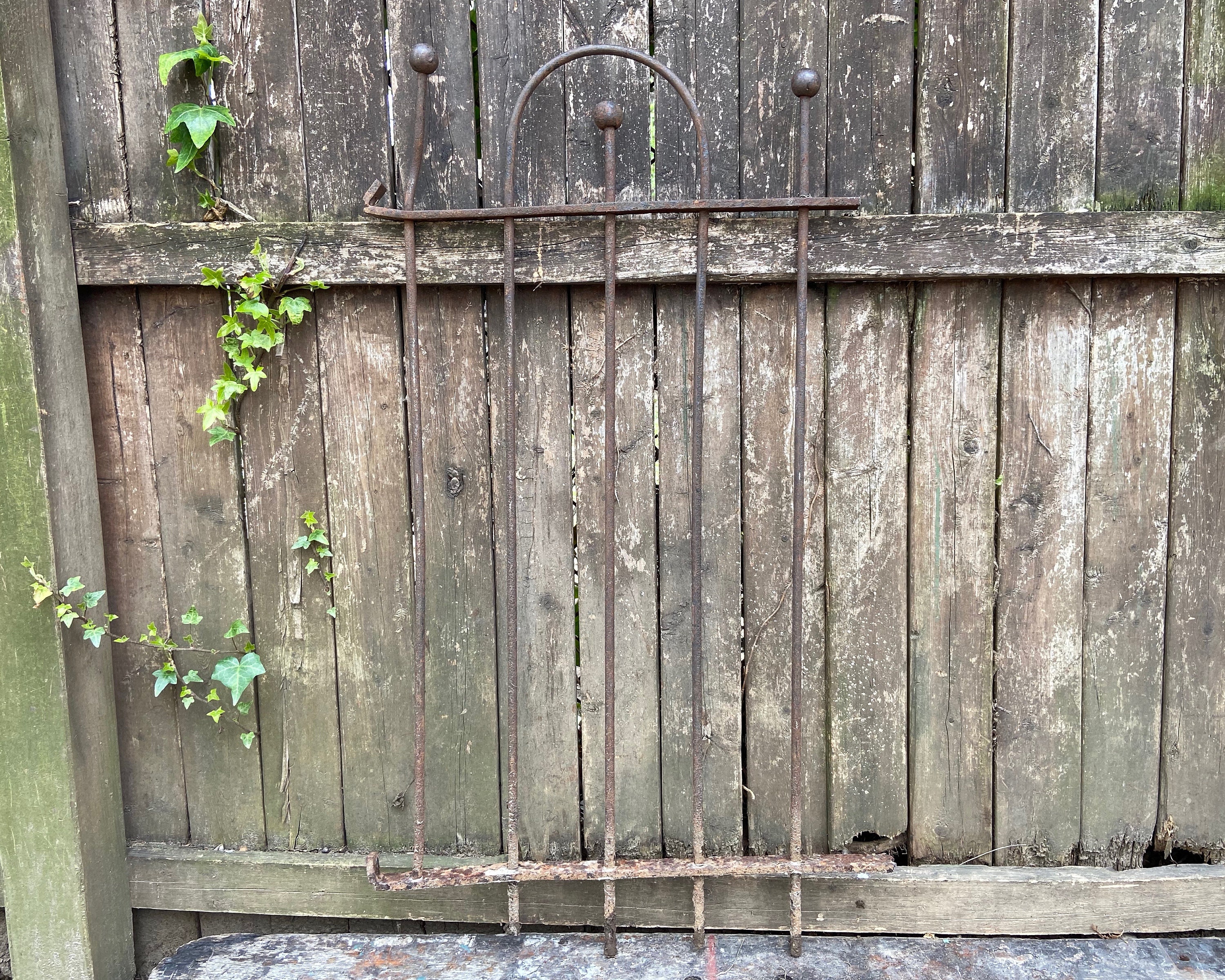 Fence,Gates＆Walls　建築　洋書　レア　希少　アンティーク Antique Wrought Iron Fence Section: Victorian Garden Gate