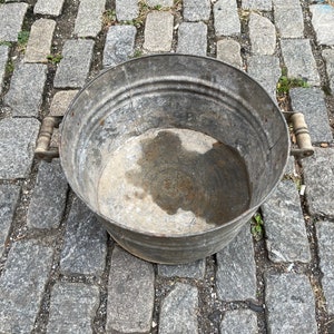 Antique Galvanized Wash Tub with Wooden Handles, Farm house Wash Basin, Large Round Planter, Metal Bucket, Outdoor Garden Decorations image 3