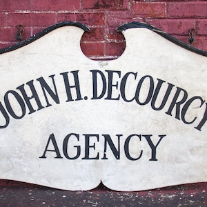 Antikes Hölzernes Trade Schild, Vintage Holzschild, Werbeschild, Architektonische Salvage Wohnkultur JOHN H DECOURCY gearbeitet