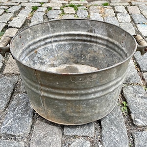 Antique Galvanized Wash Tub with Wooden Handles, Farm house Wash Basin, Large Round Planter, Metal Bucket, Outdoor Garden Decorations image 1