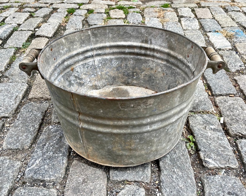 Antique Galvanized Wash Tub with Wooden Handles, Farm house Wash Basin, Large Round Planter, Metal Bucket, Outdoor Garden Decorations image 1