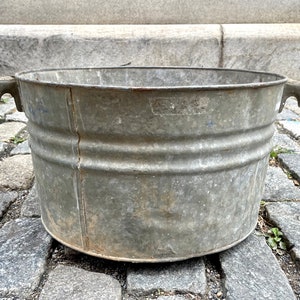 Antique Galvanized Wash Tub with Wooden Handles, Farm house Wash Basin, Large Round Planter, Metal Bucket, Outdoor Garden Decorations image 2