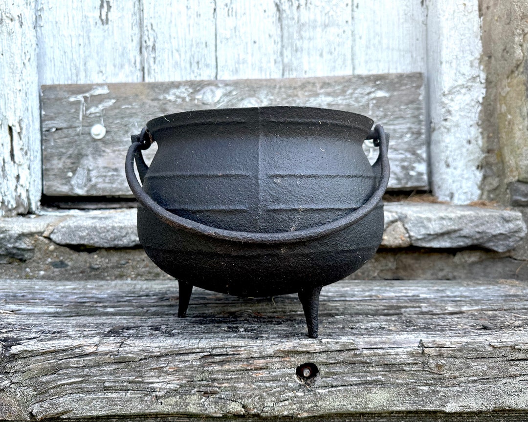 Antique Cast Iron Cauldron Vintage Footed Cauldron With Sprue Mark Farmhouse Antiques Barn Find