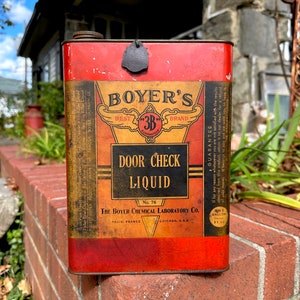 Boyer&#39;s Door Check Liquid Can met originele tag, Chicago SLIM 1 Gallon Grafisch Gas en Olie Antiek, Jaren 20 - 1940 Decor Garage Reclame