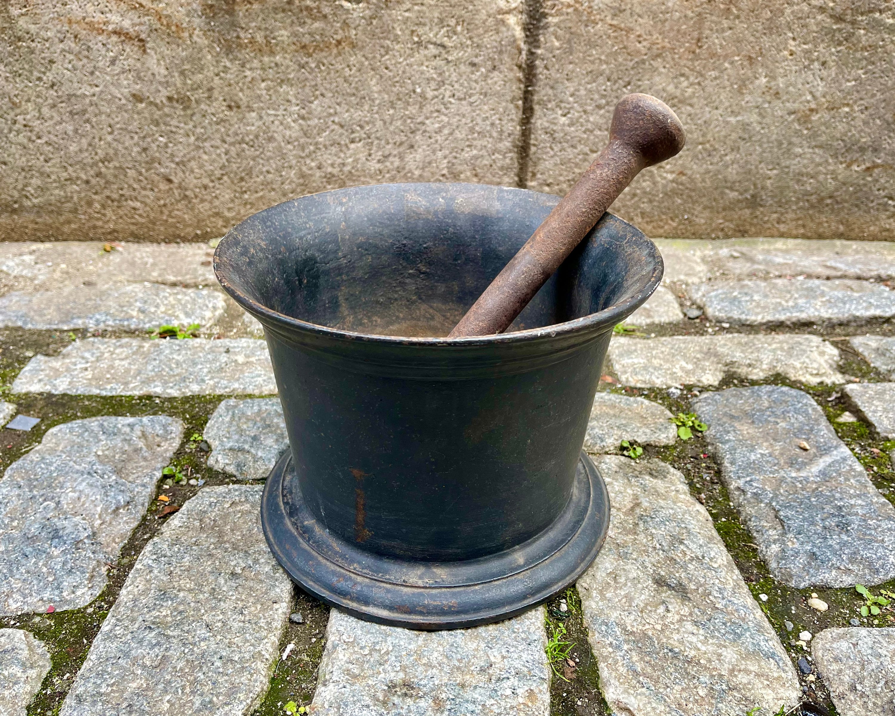 Extra Large Antique Cast Iron Mortar and Pestle: Primitive  display picture 1
