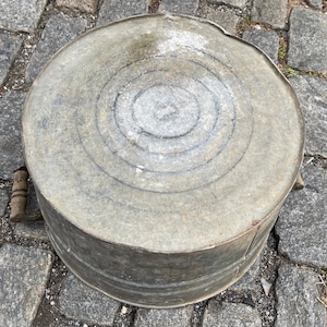 Antique Galvanized Wash Tub with Wooden Handles, Farm house Wash Basin, Large Round Planter, Metal Bucket, Outdoor Garden Decorations 画像 9