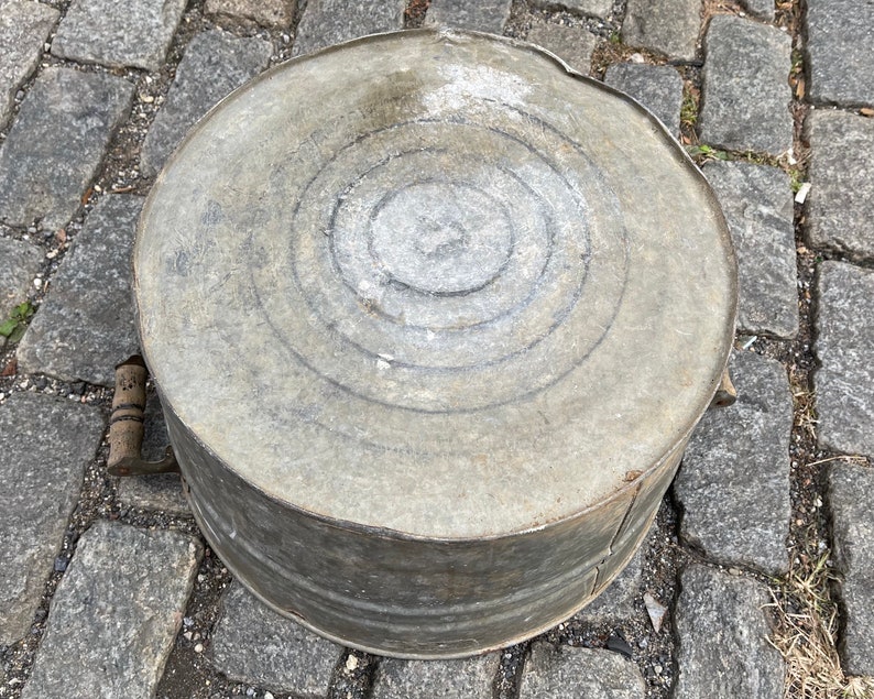 Antique Galvanized Wash Tub with Wooden Handles, Farm house Wash Basin, Large Round Planter, Metal Bucket, Outdoor Garden Decorations 画像 9