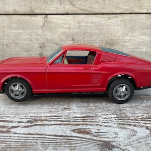 Ford Mustang Toy Car Mystery BUMP N GO, Battery Operated Toy Car, Tin Model Car, Taiyo Japan, Man Cave Garage Advertising Gas Oil Decor