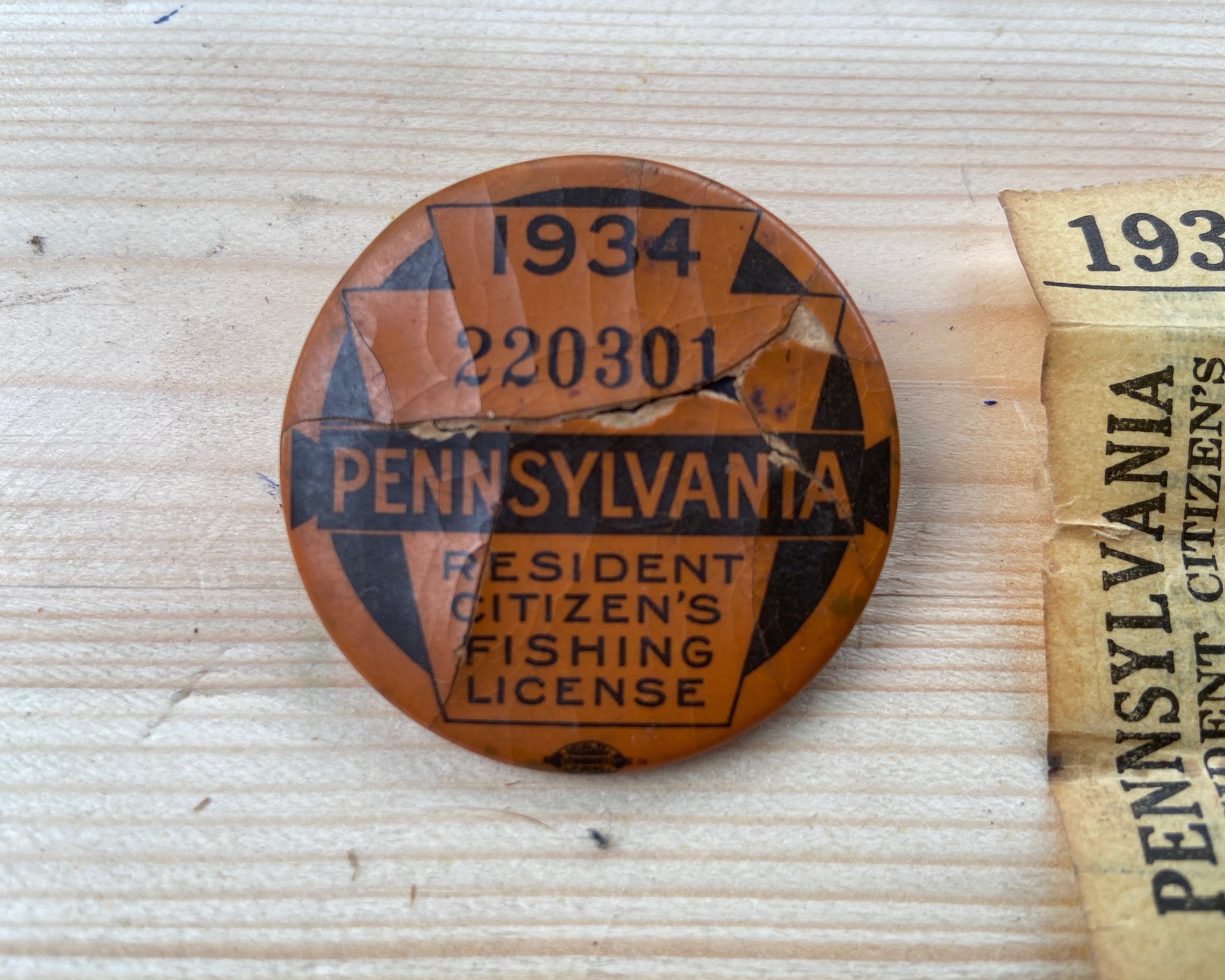 1934 Pennsylvania Resident Citizens Fishing License Button With Paper Pin  Back Old Fisherman Gifts Hat Pin PA Hunting Hunter Gift Idea Decor 