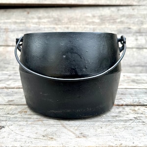 Antique Cast Iron Cauldron: Marietta PA Gate Mark, Primitive Home Decor