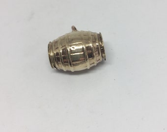 Encanto victoriano de barril de oro de 9 quilates