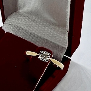 Anillo de declaración de apilamiento de compromiso de oro solitario vintage de 9 quilates