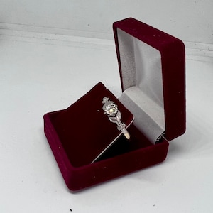 Vintage 9ct gold and platinum solitaire diamond ring