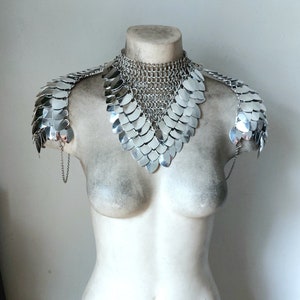Athena V.2 Scalemail & Chainmail Shoulder Armor