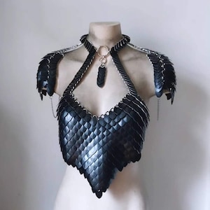 Warrior Queen Mirror Scalemail Halter Armour with Pauldrons