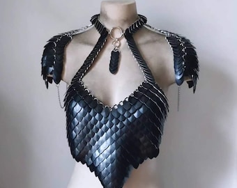 Warrior Queen Mirror Scalemail Halter Armour with Pauldrons