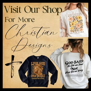 Puede incluir: Tres sudaderas con tem&aacute;tica cristiana diferentes. La primera sudadera es negra con un gr&aacute;fico de le&oacute;n y el texto "Love God Love People Everyone Has A Story". La segunda sudadera es blanca con el texto "God Said Be Still and Know Not Freak Out and Worry" y un vers&iacute;culo b&iacute;blico. La tercera sudadera es blanca con un dise&ntilde;o floral y el texto "He Has Made Everything Beautiful In Its Time".