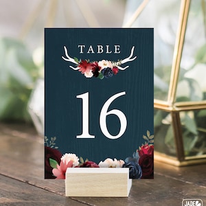 Rustieke tafelnummers, bordeaux-marineblauwe boho-bruiloftsnamen, marsala blush bloemen en gewei > GEDRUKTE tafelnummerkaarten