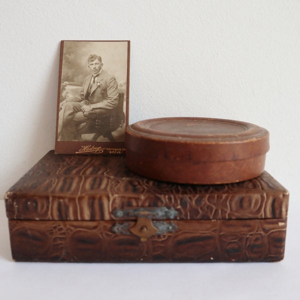 Antique Boxes/Image // 19th Century // Round & Square Box