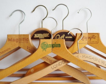 6 stuks reclame-vintage kleerhangers