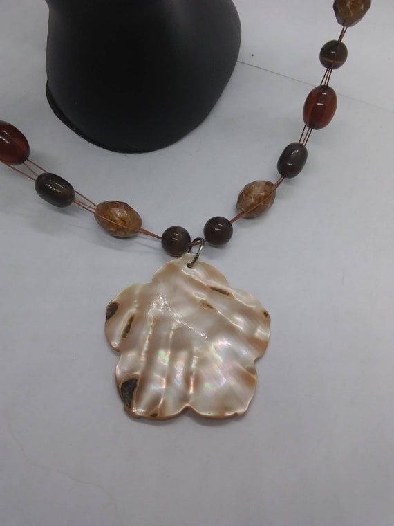 Beautiful Mother of Pearl Pendant Necklace with B… - image 3