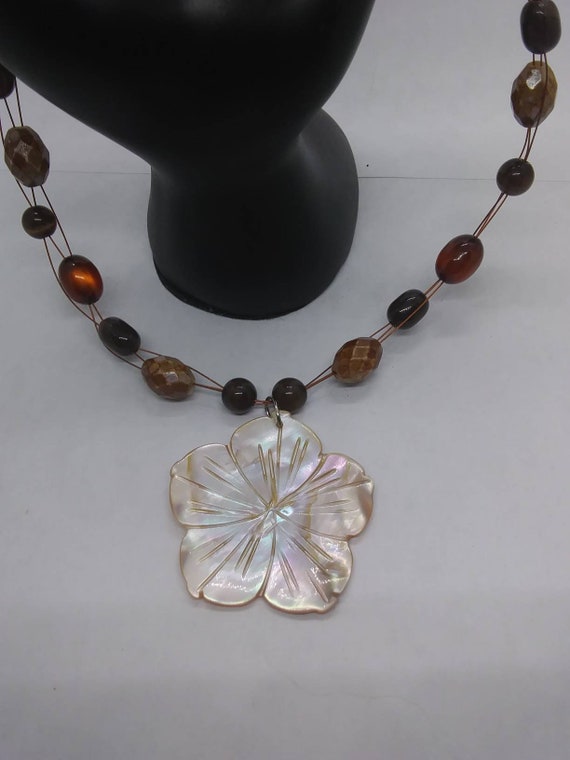 Beautiful Mother of Pearl Pendant Necklace with B… - image 1
