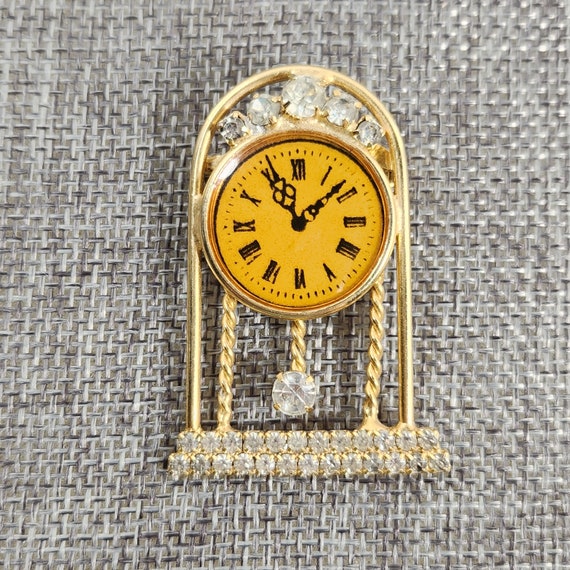 Vintage Gold Toned Mantel Clock Brooch Lapel Pin Enam… Gem