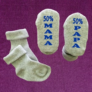 Babysocken Baby Socken 50 Prozent Mama 50 Prozent Papa Zur Taufe Geburt Geburtstag Grau - Blau