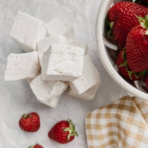Homemade Strawberry Marshmallows