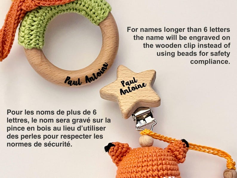 May include: A baby toy set made of wood, featuring a wooden ring with green and orange crochet, a star-shaped clip, and a crocheted fox. The names "Paul Antoine" are engraved on the wooden elements. Text in the image explains engraving options.