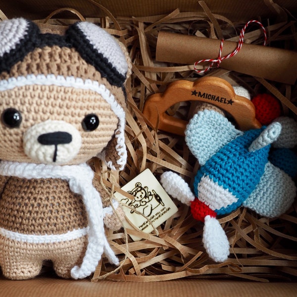 Personalised Crochet Baby Gift Set, Aviator Bear Toy, airplane, amigurumi, cloud Teether, baby Rattle, nounours, bébé hochet