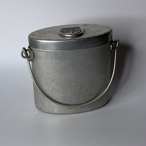 French vintage aluminum oval canteen, cantine ovale kitchen deco kitchen utensil pots and pans cantine ancienne pot aluminium