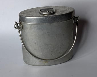 French vintage aluminum oval canteen, cantine ovale kitchen deco kitchen utensil pots and pans cantine ancienne pot aluminium