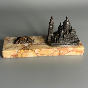 Französischer Vintage Marmor und Metalllegierung Basilique du Sacre Coeur Souvenir Paris Briefbeschwerer - Visitenkarten- oder Fotohalter
