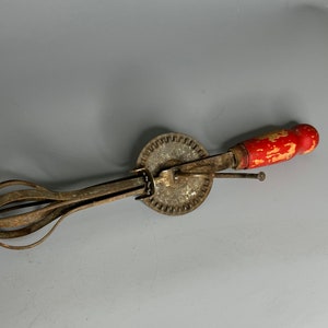 French vintage rusty metal manual egg beater wood handle kitchenware
