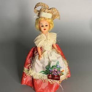 Bambola da letto vintage francese in celluloide della bambola regionale souvenir della Bretagna