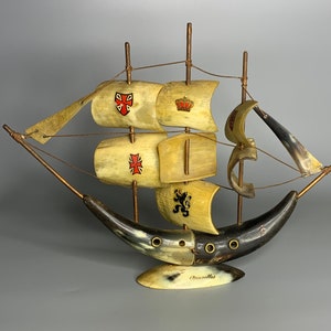 French vintage small sailboat horn decoration Bruxelles souvenir